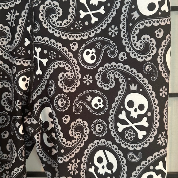 Loudmouth Leggings EUCWomen’s Sz M Skulls Paisley Black & White Halloween - Picture 3 of 8